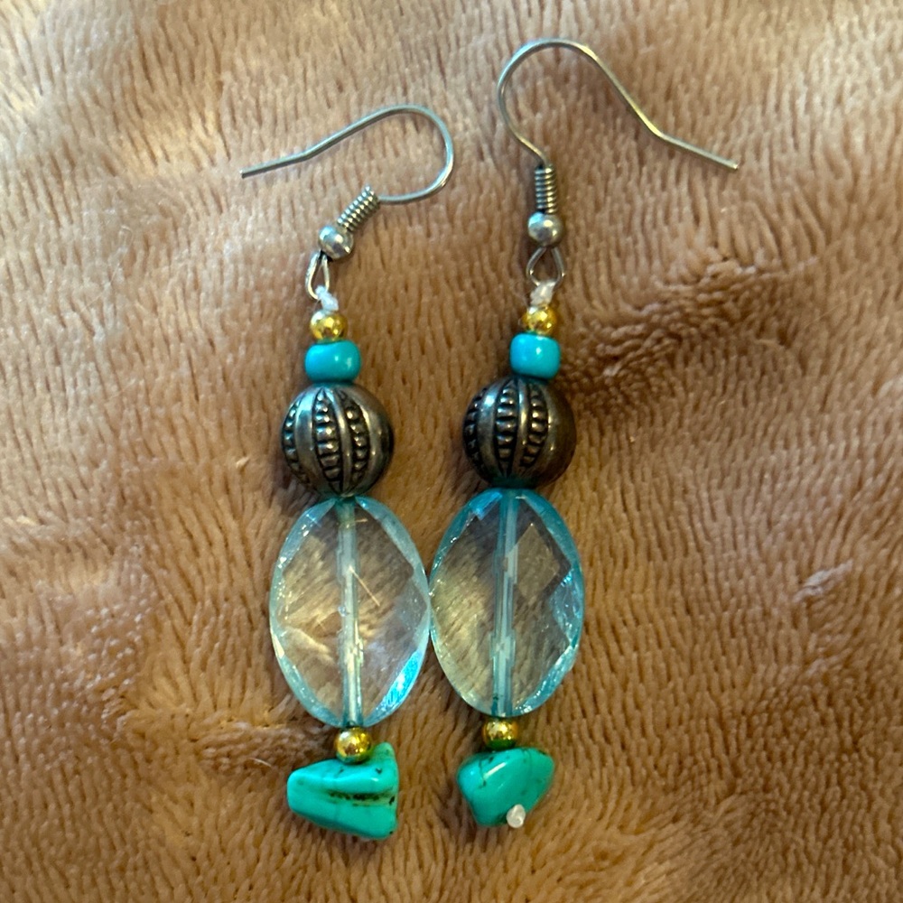⭐️Women’s hand beaded earrings 💙🩵
